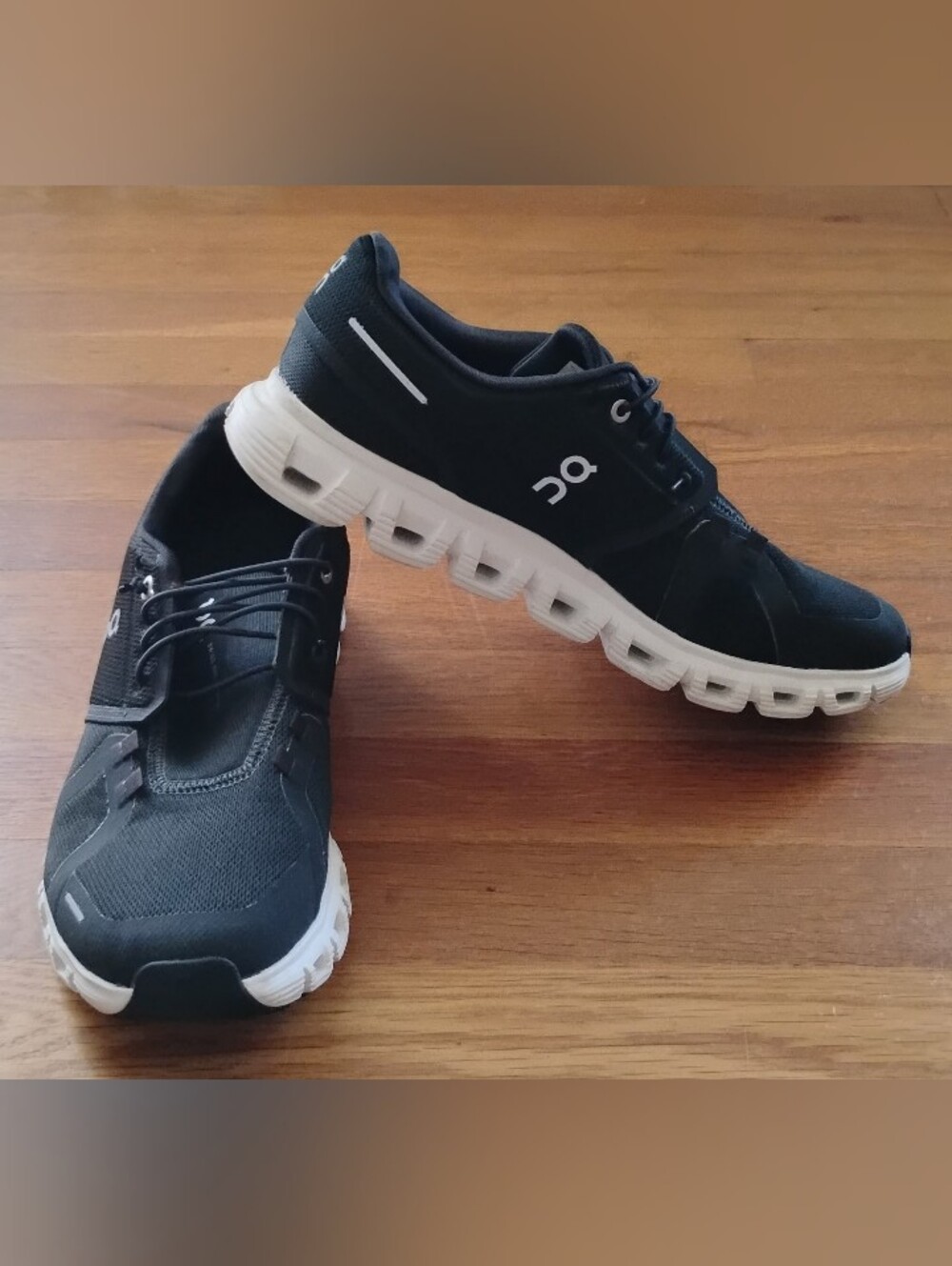 On Cloud 6 Women's Black White Athletic Casual Tennis Shoes Sneakers Size 10